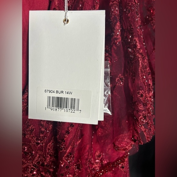 Mac Duggal 67904 NWT Butterfly Sleeve Embroidered Dress - Picture 6 of 7